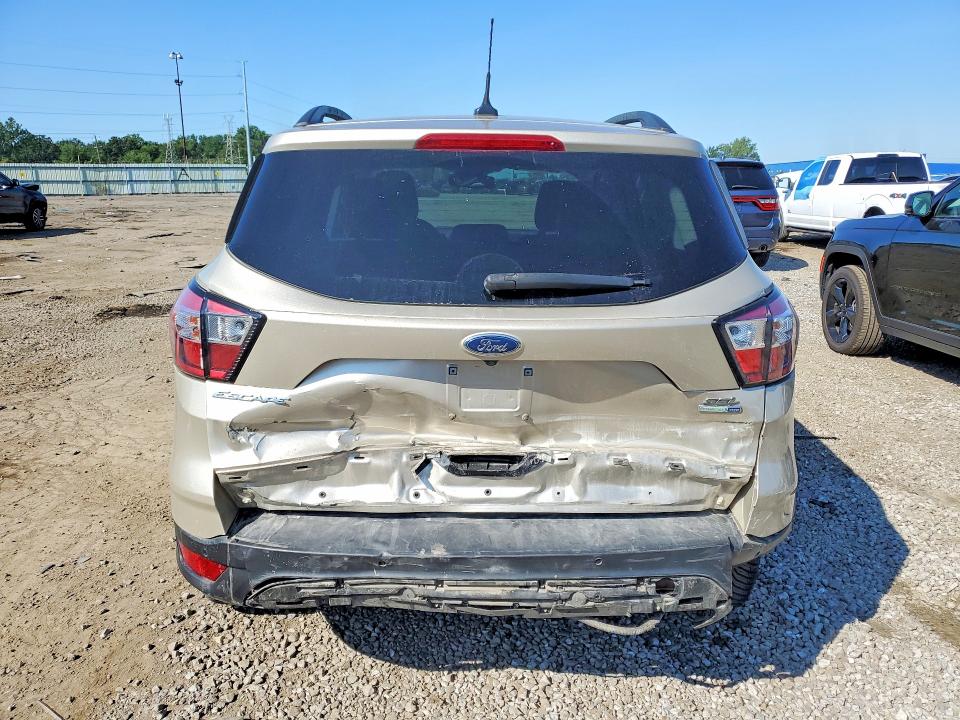 64095366 :رقم المزاد ، 1FMCU9HD9JUB71221 vin ، 2018 Ford Escape مزاد بيع