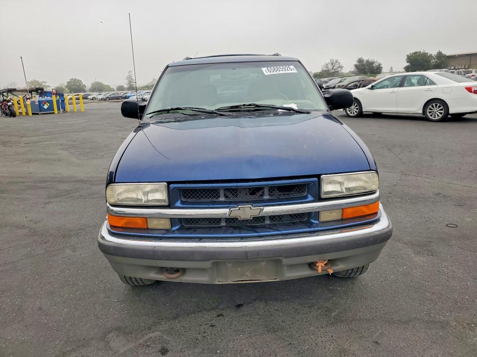 65885926 :رقم المزاد ، 1GNDT13W1Y2387213 vin ، 2000 Chevrolet Blazer مزاد بيع