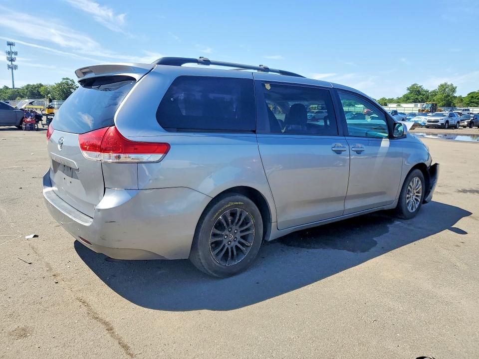 2013 Toyota Sienna მანქანა იყიდება აუქციონზე, vin: 5TDYK3DC7DS309177, აუქციონის ნომერი: 63607456