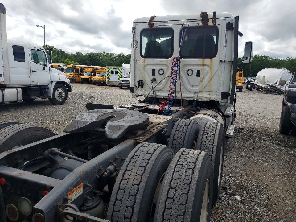 Продажа на аукционе авто 2018 Freightliner Cascadia 125, vin: 1FUJGEDR8JLJW4952, номер лота: 64242156