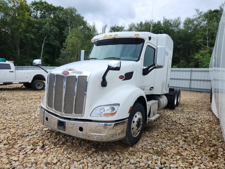 Продажа на аукционе авто 2017 Peterbilt 579, vin: 1XPBDP9X2HD359729, номер лота: 63649656