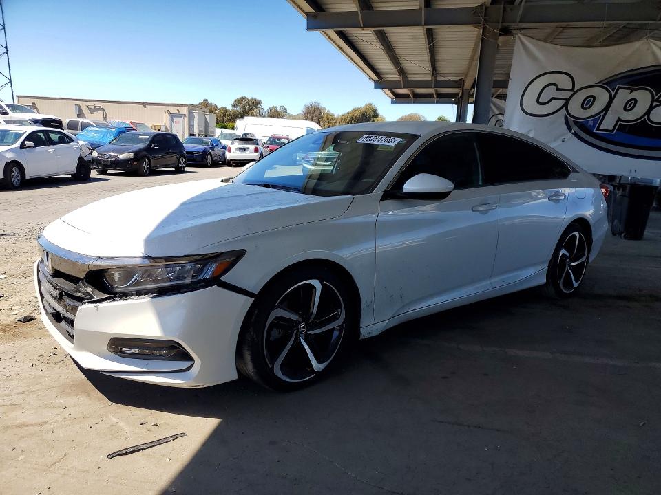 65284706 :رقم المزاد ، 1HGCV1F38JA147833 vin ، 2018 Honda Accord مزاد بيع