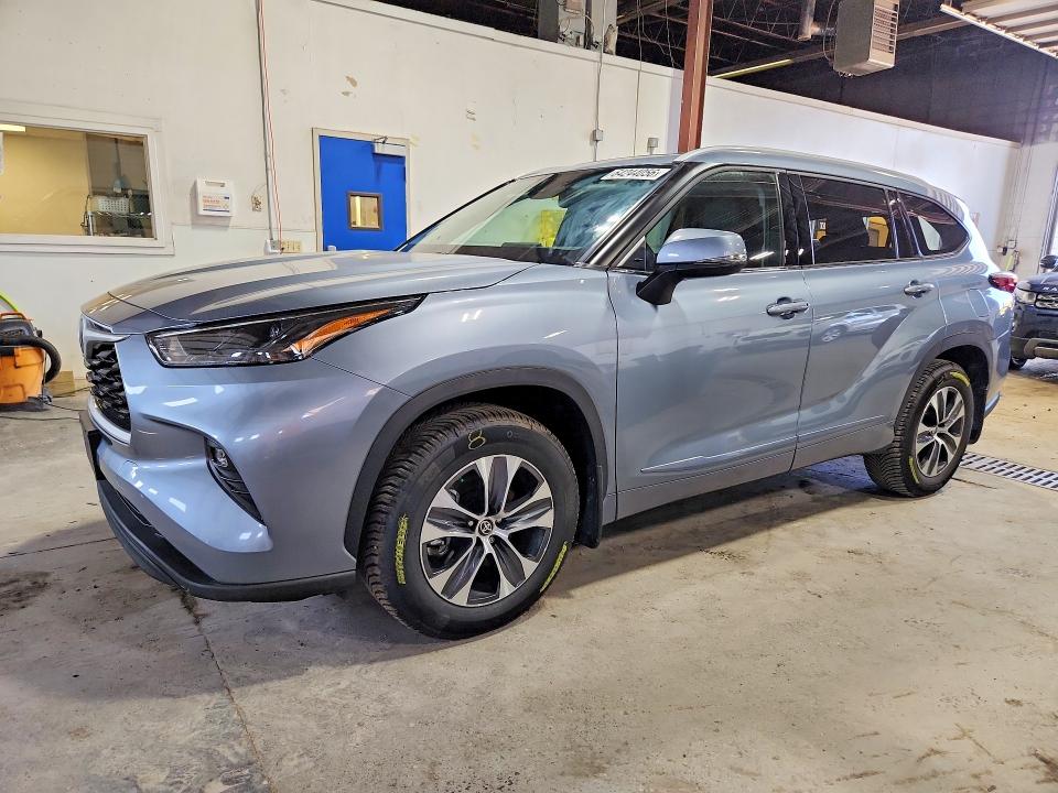 Aukcja sprzedaży 2022 Toyota Highlander, vin: 5TDGZRBH3NS244824, numer aukcji: 64244056