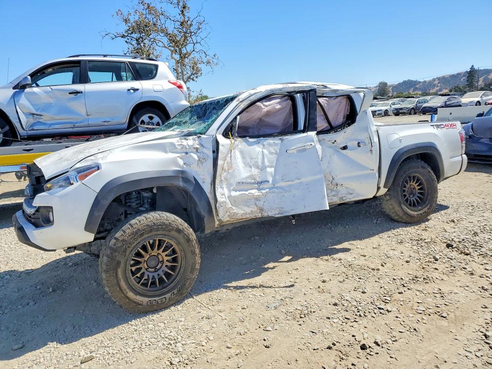Auction sale of the 2022 Toyota Tacoma, vin: 3TMCZ5AN5NM476369, lot number: 63733656