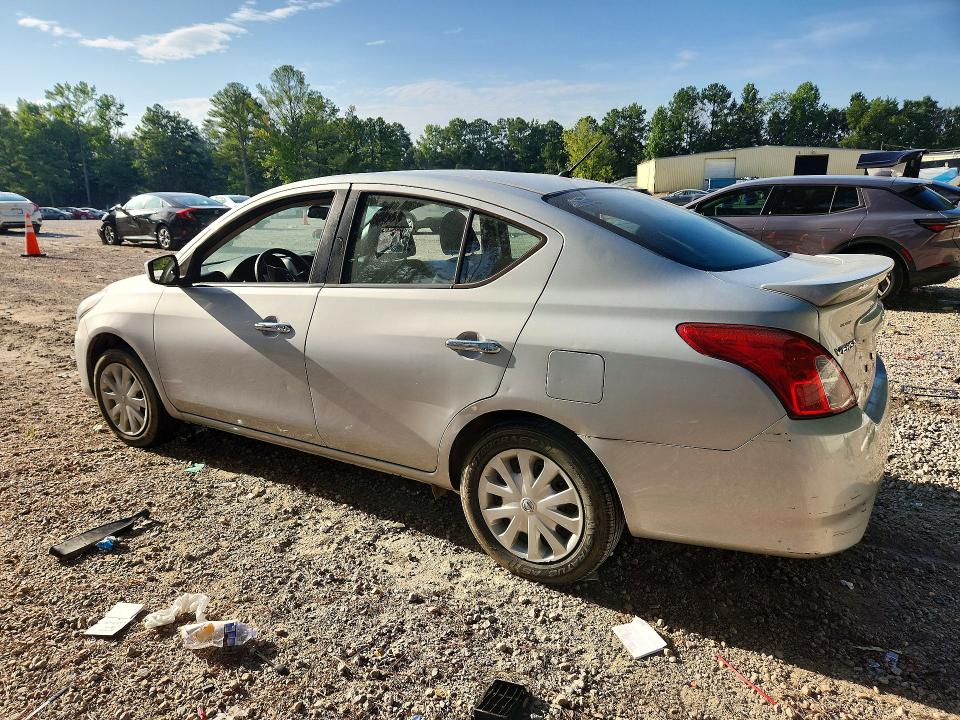 62717216 :رقم المزاد ، 3N1CN7AP2JL843255 vin ، 2018 Nissan Versa مزاد بيع