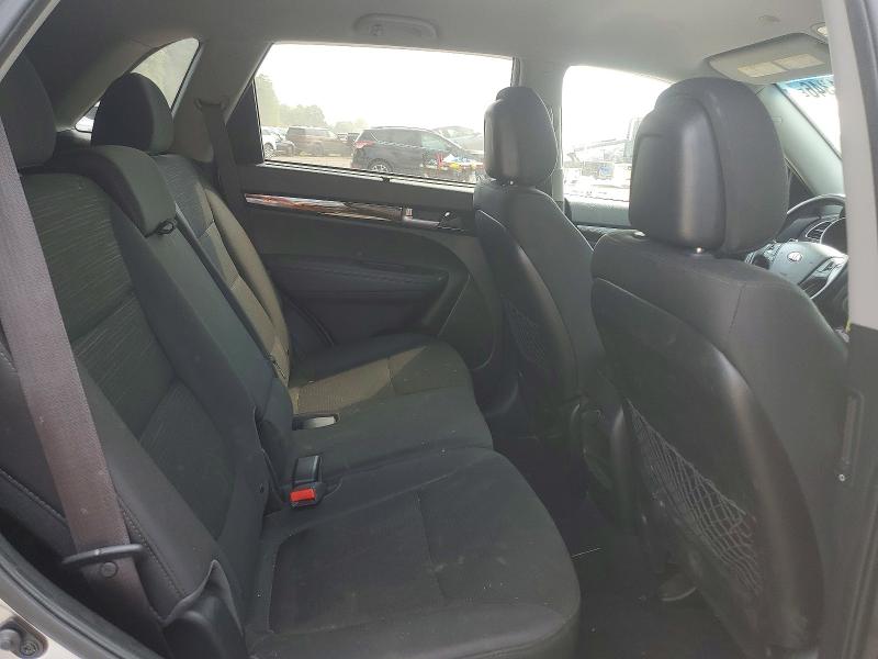 63351346 :رقم المزاد ، 5XYKT4A67FG581347 vin ، 2015 Kia Sorento مزاد بيع