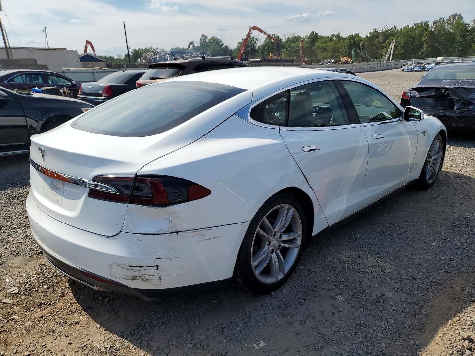 2013 Tesla Model S მანქანა იყიდება აუქციონზე, vin: 5YJSA1CN8DFP03405, აუქციონის ნომერი: 65992726
