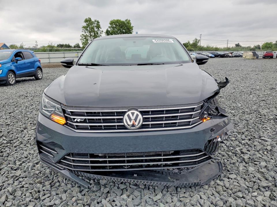 64206396 :رقم المزاد ، 1VWDT7A38HC058357 vin ، 2017 Volkswagen Passat مزاد بيع