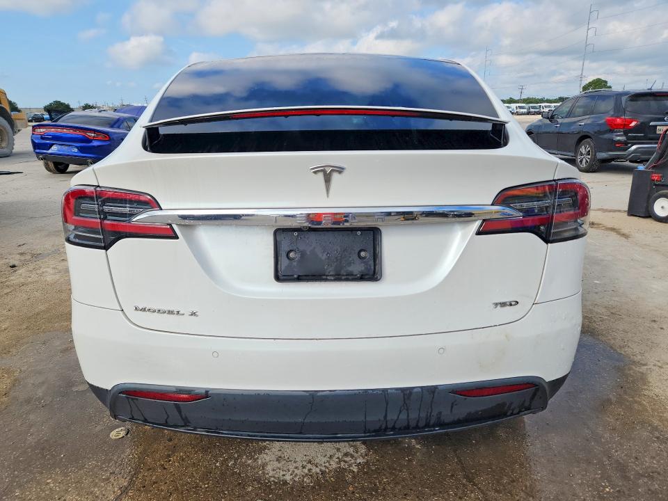 Продажа на аукционе авто 2018 Tesla Model X, vin: 5YJXCDE27JF088765, номер лота: 63222126
