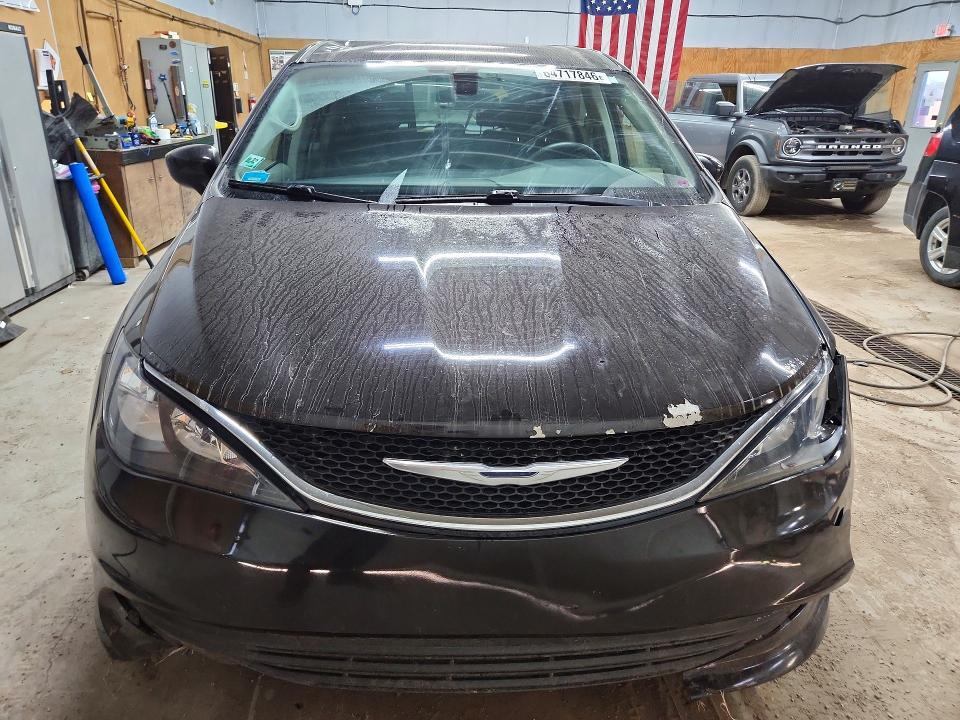 64717846 :رقم المزاد ، 2C4RC1CG3HR665313 vin ، 2017 Chrysler Pacifica مزاد بيع