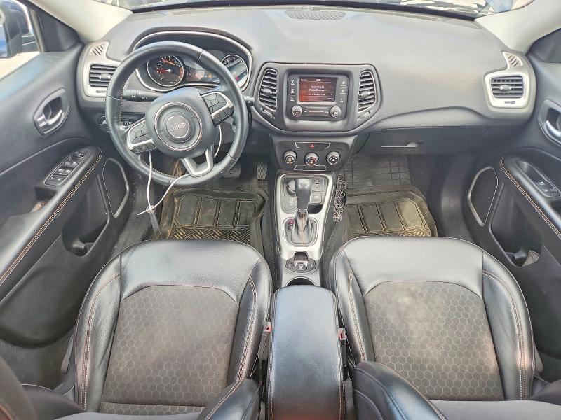 63211436 :رقم المزاد ، 3C4NJDBB0JT177709 vin ، 2018 Jeep Compass مزاد بيع