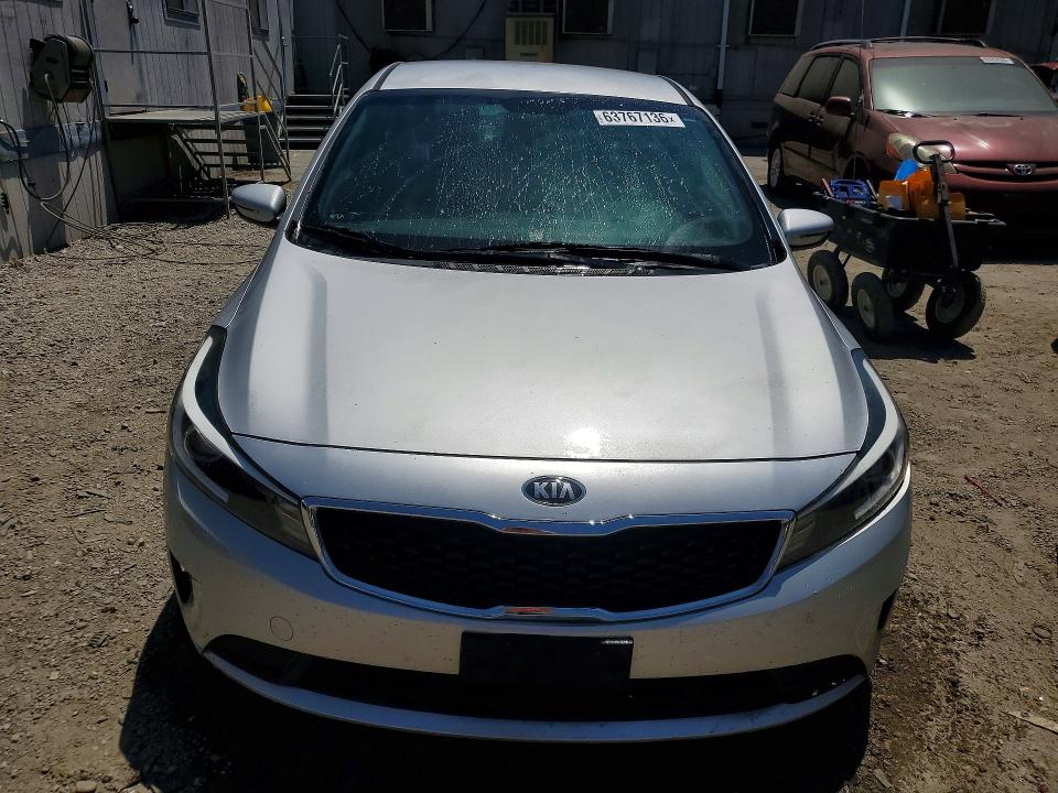 63767136 :رقم المزاد ، 3KPFK4A77JE271671 vin ، 2018 Kia Forte مزاد بيع