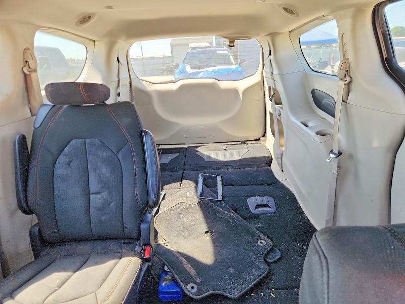 64061476 :رقم المزاد ، 2C4RC1DG1HR587578 vin ، 2017 Chrysler Pacifica مزاد بيع