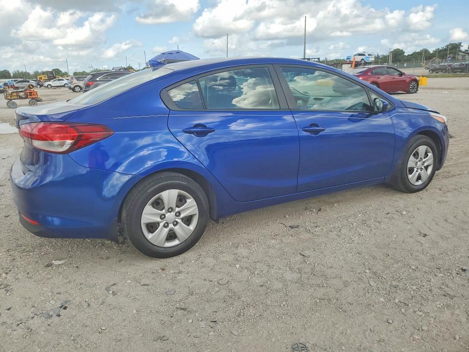 2017 Kia Forte მანქანა იყიდება აუქციონზე, vin: 3KPFK4A72HE039568, აუქციონის ნომერი: 64046256