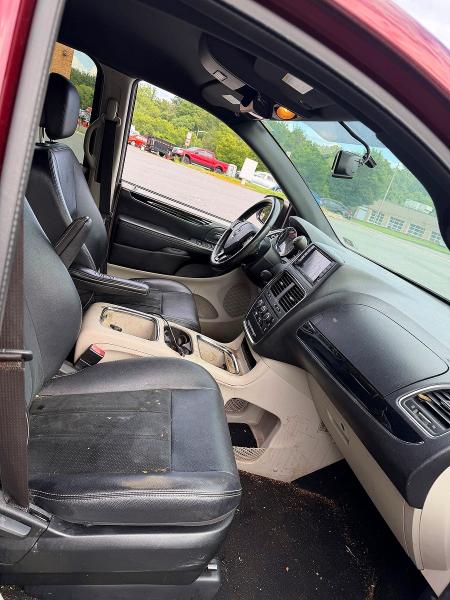 65060186 :رقم المزاد ، 2C4RDGCG8HR761468 vin ، 2017 Dodge Grand Caravan مزاد بيع