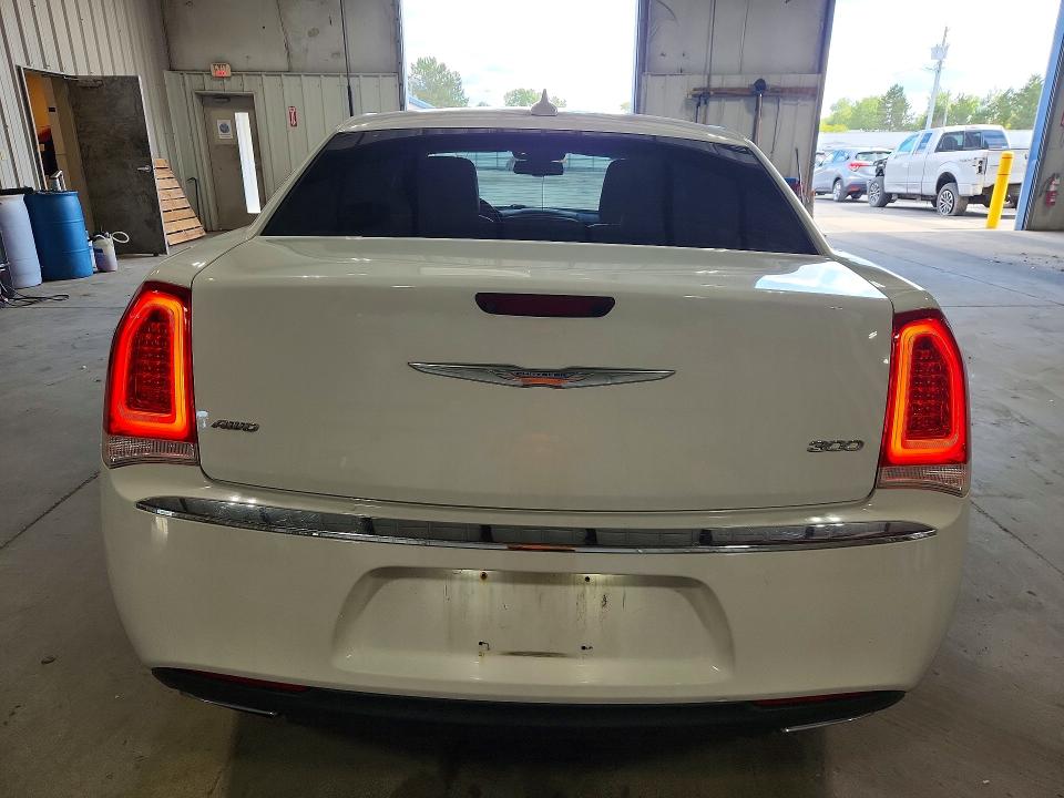 2015 Chrysler 300 მანქანა იყიდება აუქციონზე, vin: 2C3CCARG3FH808393, აუქციონის ნომერი: 66430476