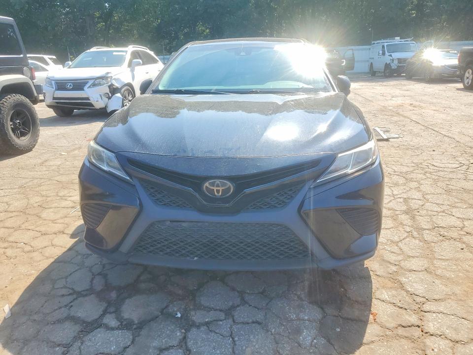 2018 Toyota Camry მანქანა იყიდება აუქციონზე, vin: 4T1B11HK2JU592086, აუქციონის ნომერი: 63813456