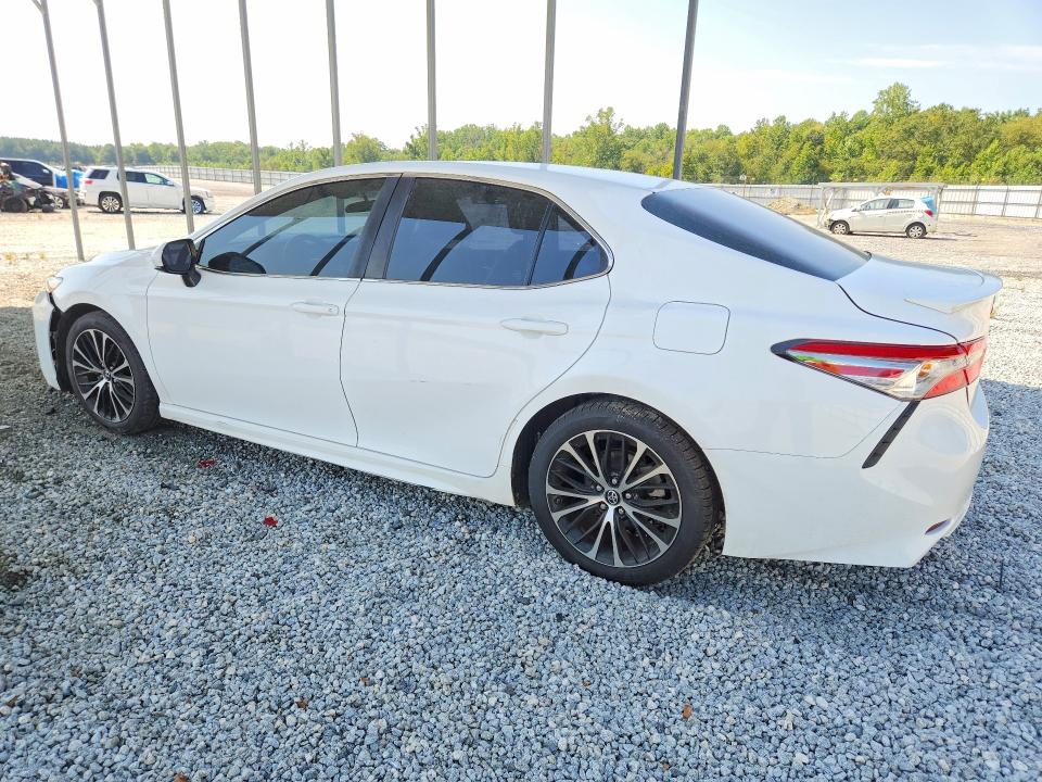 64429176 :رقم المزاد ، 4T1B11HK1JU035136 vin ، 2018 Toyota Camry مزاد بيع