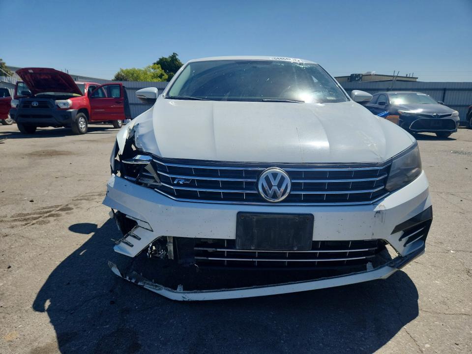 2017 Volkswagen Passat მანქანა იყიდება აუქციონზე, vin: 1VWDT7A31HC072312, აუქციონის ნომერი: 64464216