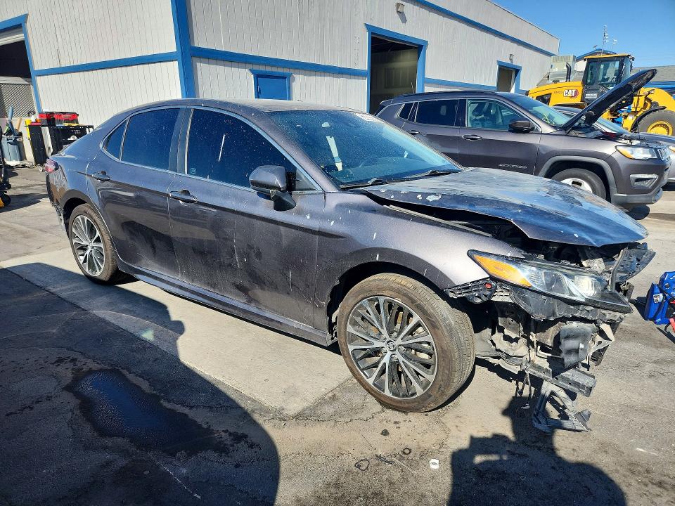 64066506 :رقم المزاد ، 4T1B11HK6KU194204 vin ، 2019 Toyota Camry مزاد بيع