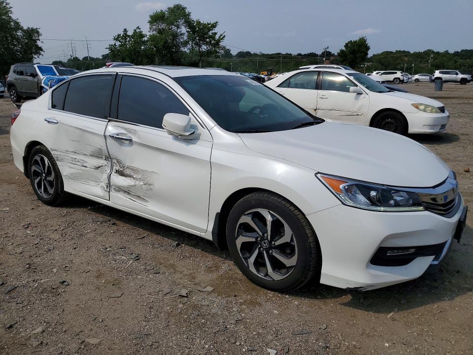 Продажа на аукционе авто 2017 Honda Accord, vin: 1HGCR3F07HA003691, номер лота: 64657766