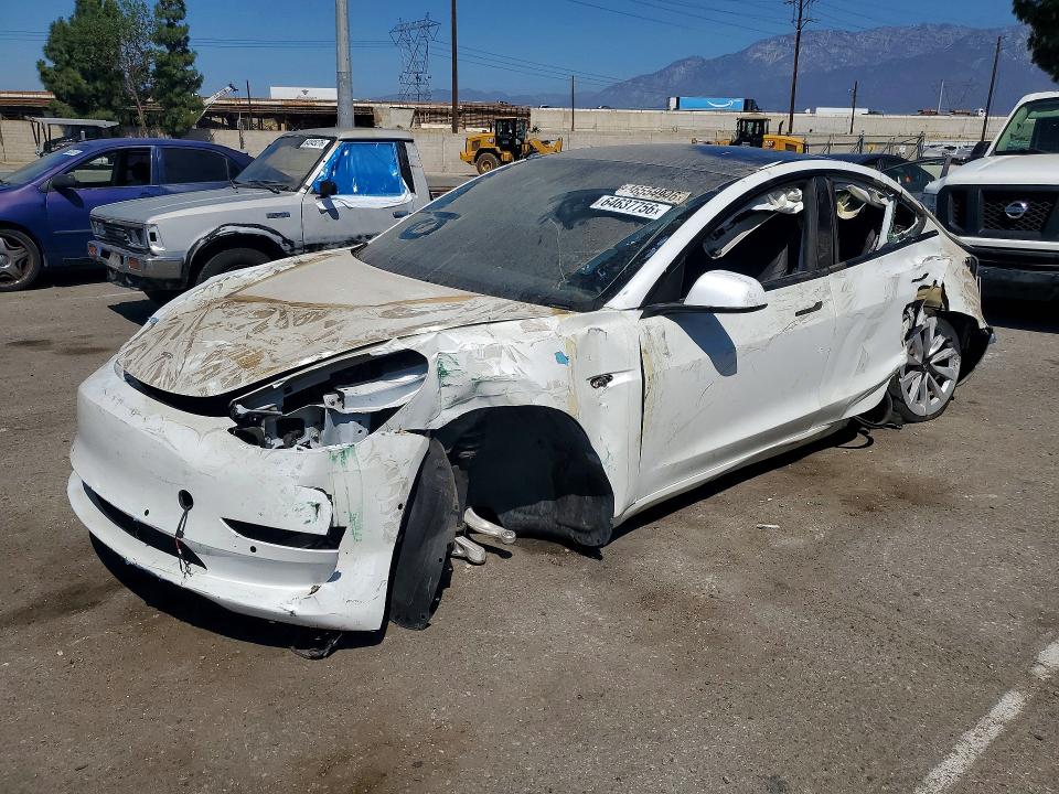 64637756 :رقم المزاد ، 5YJ3E1EA6NF242550 vin ، 2022 Tesla Model 3 مزاد بيع