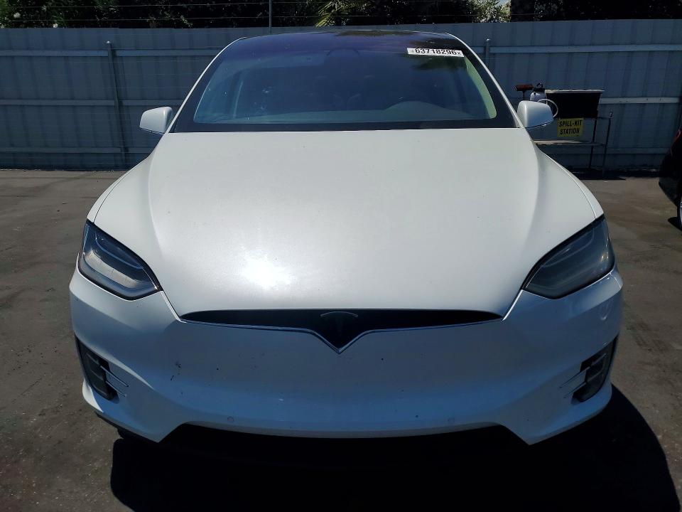 63718296 :رقم المزاد ، 5YJXCBE20HF059588 vin ، 2017 Tesla Model X مزاد بيع