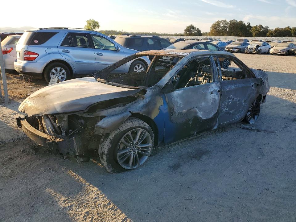 64852756 :رقم المزاد ، 4T1BF1FKXHU744873 vin ، 2017 Toyota Camry مزاد بيع