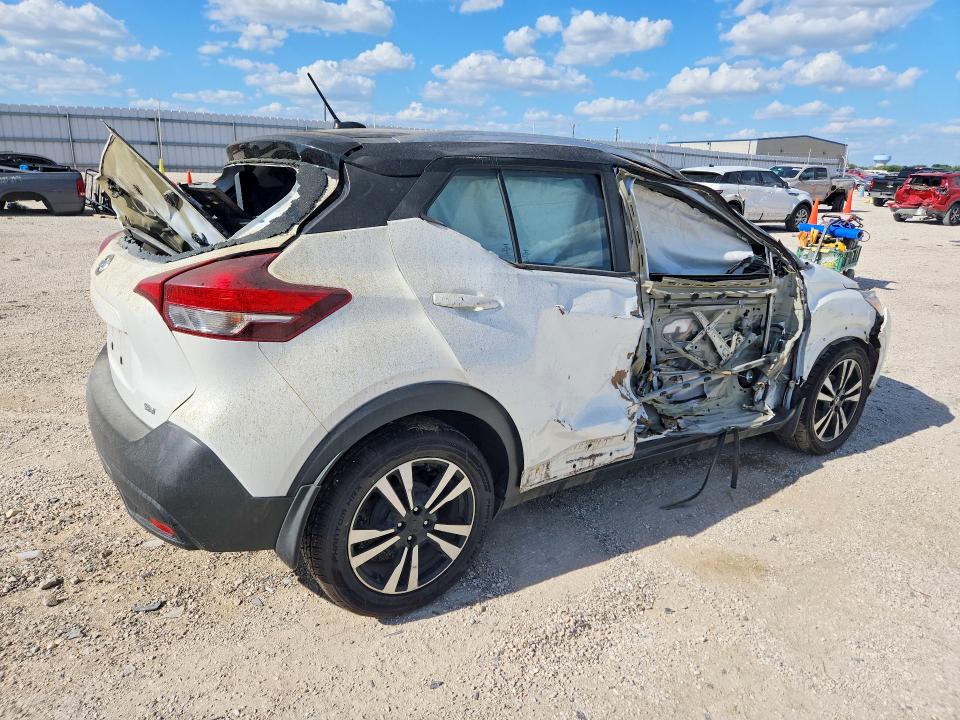Продажа на аукционе авто 2018 Nissan Kicks, vin: 3N1CP5CU1JL516637, номер лота: 64912406