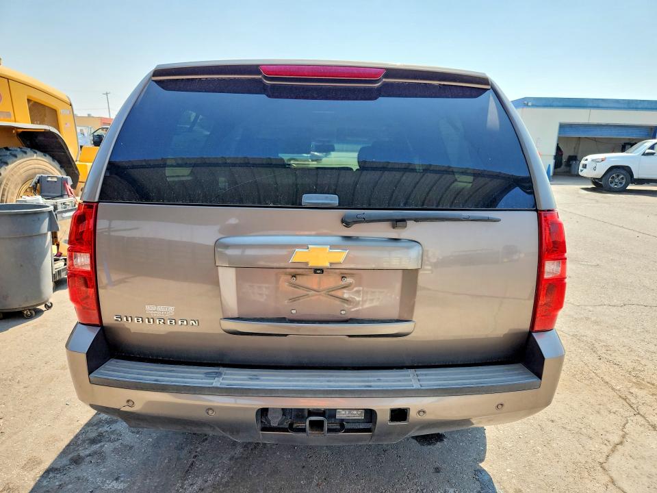 Auction sale of the 2014 Chevrolet Suburban, vin: 1GNSCHE03ER190328, lot number: 64552766