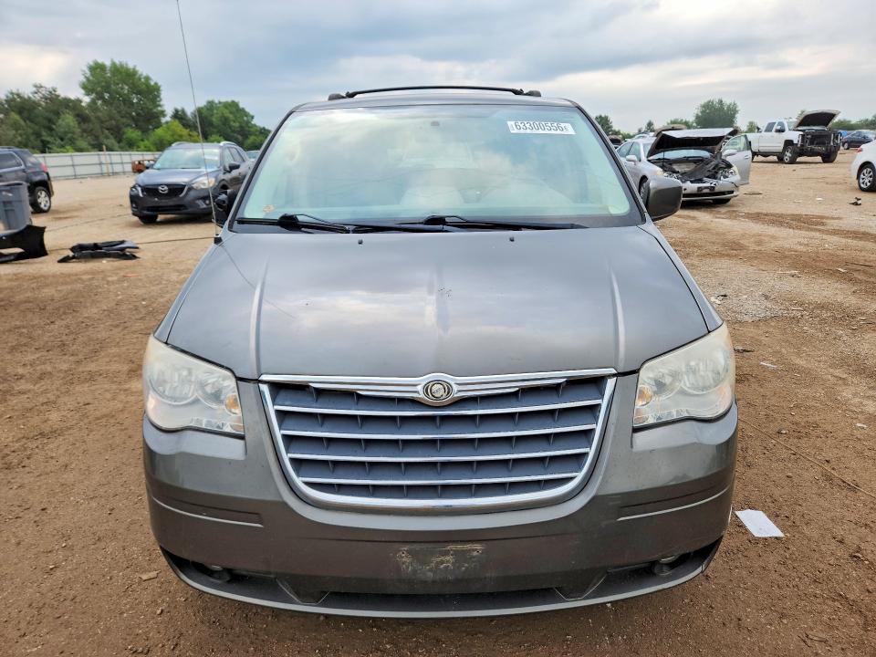 63300556 :رقم المزاد ، 2A4RR5D13AR300355 vin ، 2010 Chrysler Town & Country مزاد بيع