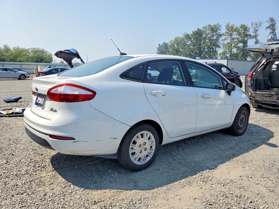 64210156 :رقم المزاد ، 3FADP4AJ5FM204008 vin ، 2015 Ford Fiesta مزاد بيع