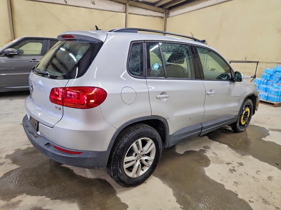 2016 Volkswagen Tiguan მანქანა იყიდება აუქციონზე, vin: WVGAV7AX3GW529083, აუქციონის ნომერი: 60591146