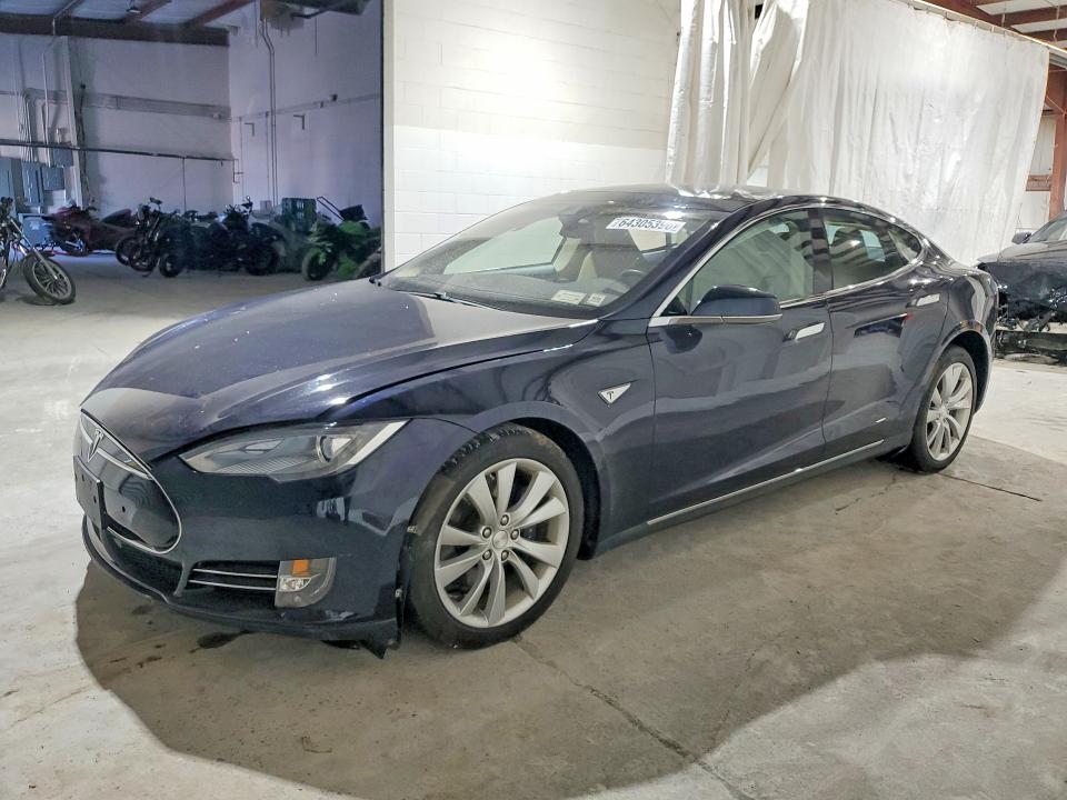 Продаж на аукціоні авто 2015 Tesla Model S, vin: 5YJSA1H27FF082062, номер лоту: 64305396