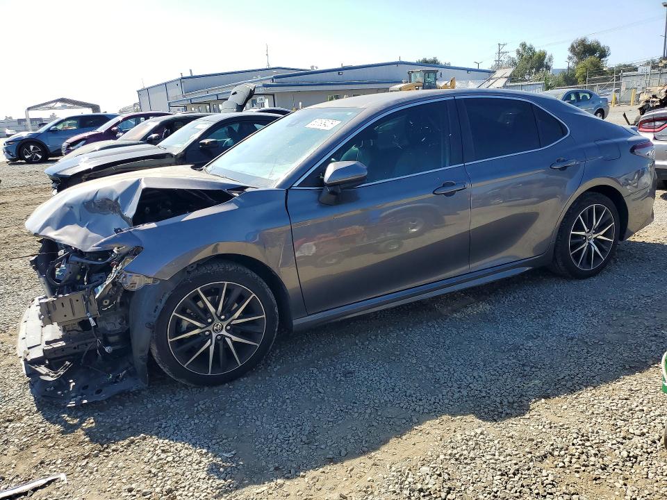 2021 Toyota Camry მანქანა იყიდება აუქციონზე, vin: 4T1G11AK1MU612008, აუქციონის ნომერი: 63195426