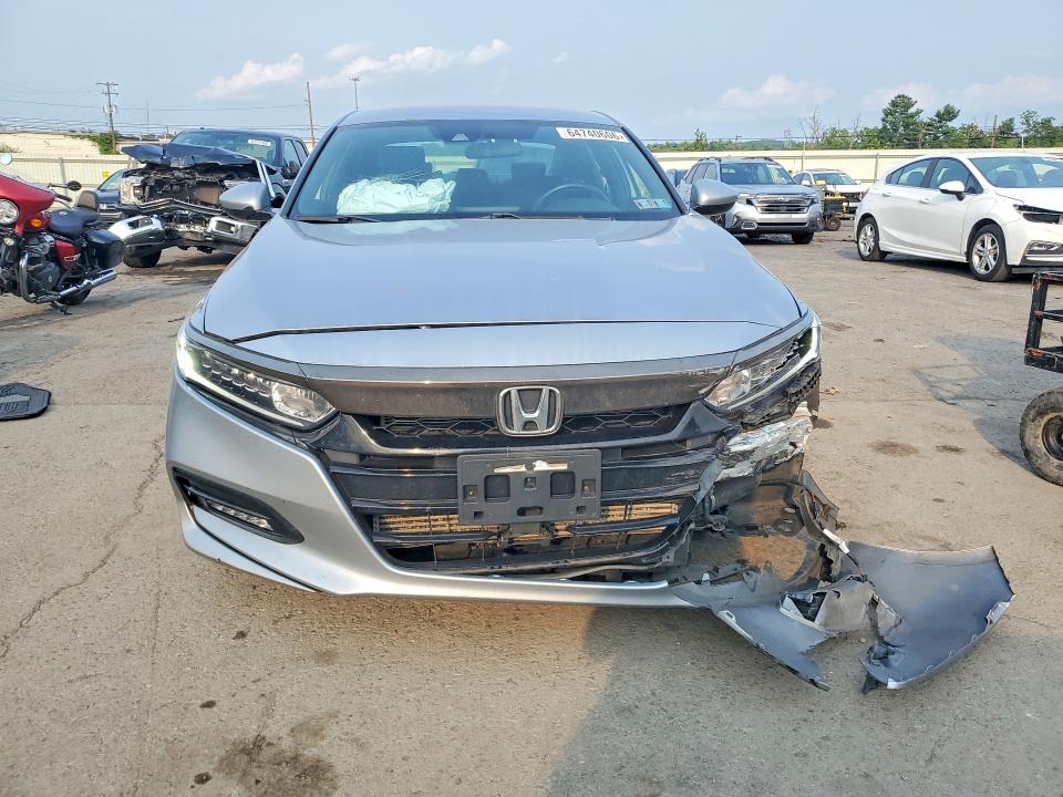 64740606 :رقم المزاد ، 1HGCV1F39JA124075 vin ، 2018 Honda Accord مزاد بيع