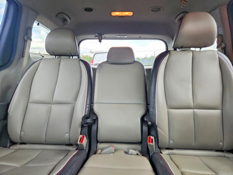 63414486 :رقم المزاد ، KNDMC5C18H6305328 vin ، 2017 Kia Sedona مزاد بيع