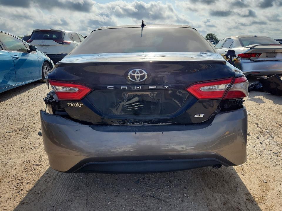 64304176 :رقم المزاد ، 4T1B11HK5KU683581 vin ، 2019 Toyota Camry مزاد بيع