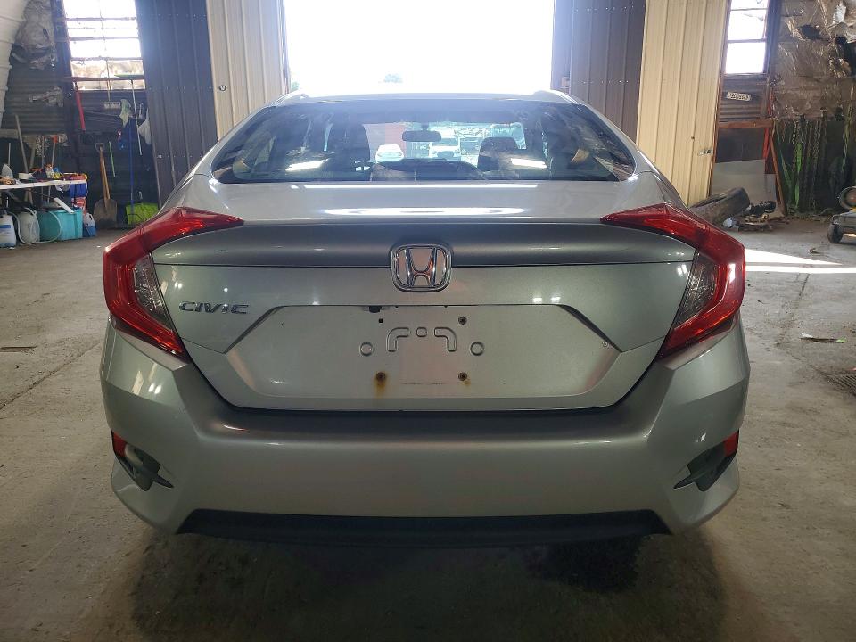 Продажа на аукционе авто 2018 Honda Civic, vin: 2HGFC2F55JH584779, номер лота: 63901936