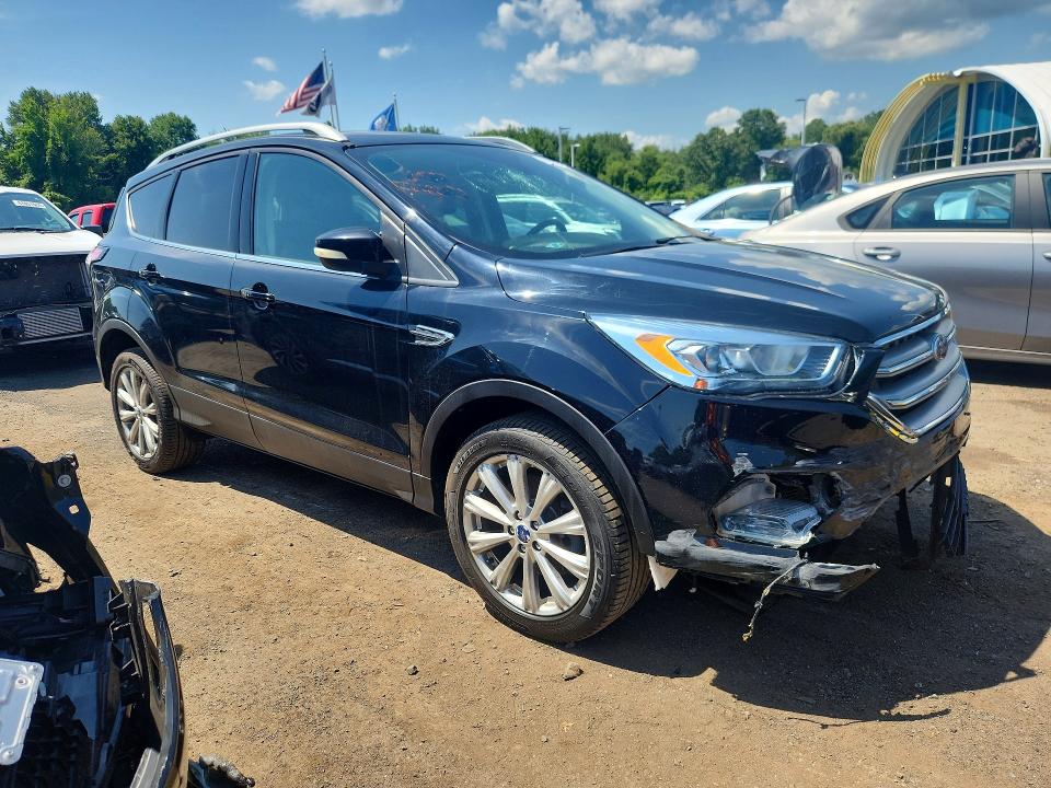 62939116 :رقم المزاد ، 1FMCU9JD7HUE62613 vin ، 2017 Ford Escape مزاد بيع