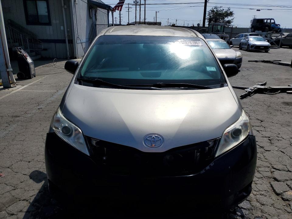 Продажа на аукционе авто 2015 Toyota Sienna, vin: 5TDZK3DC2FS564441, номер лота: 62876106