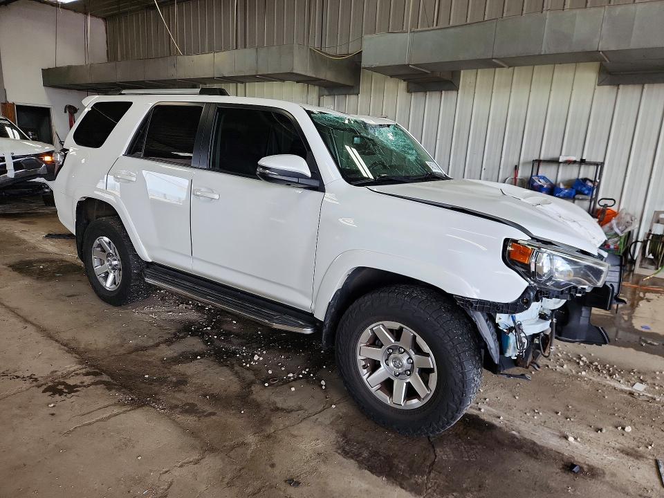 64231596 :رقم المزاد ، JTEBU5JR1G5400231 vin ، 2016 Toyota 4runner مزاد بيع