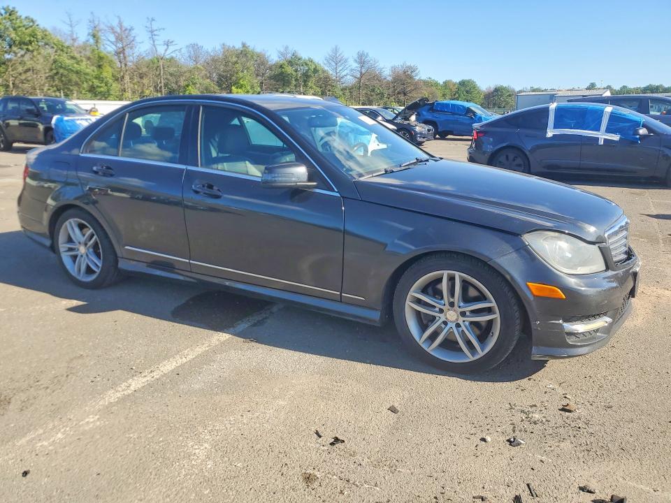 2013 Mercedes-benz C მანქანა იყიდება აუქციონზე, vin: WDDGF8AB3DA880600, აუქციონის ნომერი: 66689306