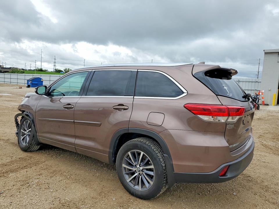2018 Toyota Highlander მანქანა იყიდება აუქციონზე, vin: 5TDJZRFH8JS875059, აუქციონის ნომერი: 65174976