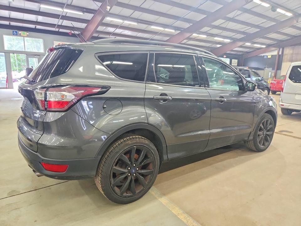 2017 Ford Escape მანქანა იყიდება აუქციონზე, vin: 1FMCU9JD7HUE81744, აუქციონის ნომერი: 64263416