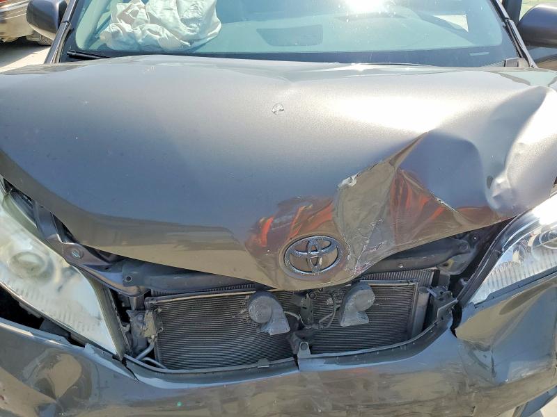 2015 Toyota Sienna მანქანა იყიდება აუქციონზე, vin: 5TDYK3DC6FS628945, აუქციონის ნომერი: 64831776