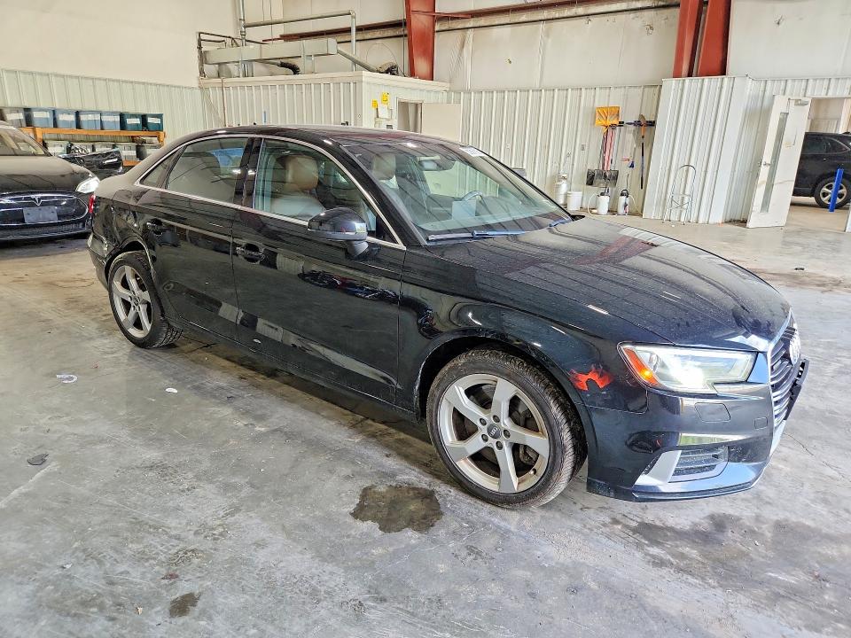 Продаж на аукціоні авто 2019 Audi A3, vin: WAUBEGFF9KA104043, номер лоту: 65897806