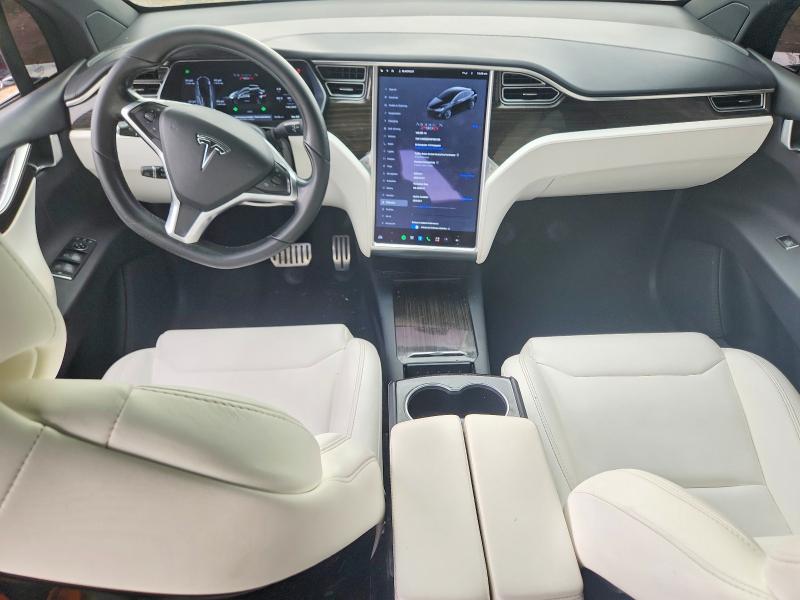 63558986 :رقم المزاد ، 5YJXCBE41GF005720 vin ، 2016 Tesla Model X مزاد بيع