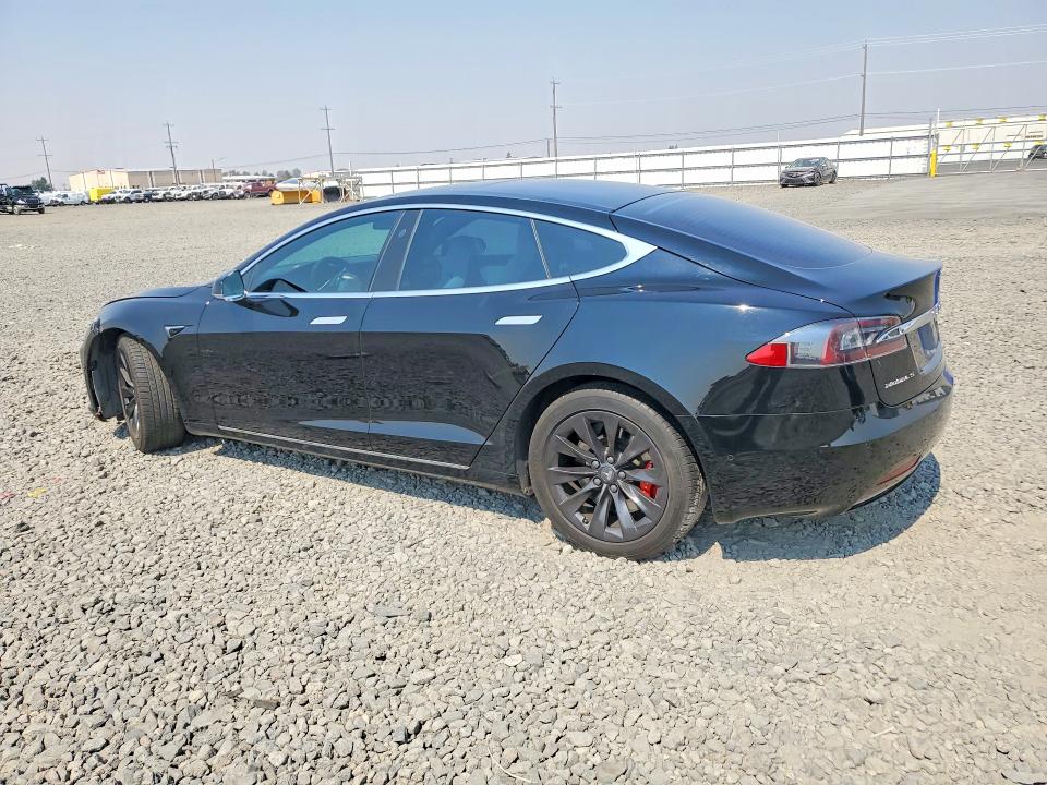 65239066 :رقم المزاد ، 5YJSA1E43JF295444 vin ، 2018 Tesla Model S مزاد بيع