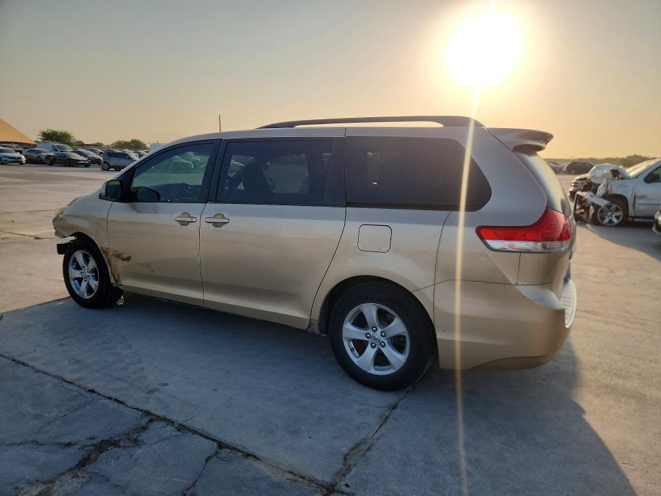 63590476 :رقم المزاد ، 5TDKK3DC1BS023263 vin ، 2011 Toyota Sienna مزاد بيع
